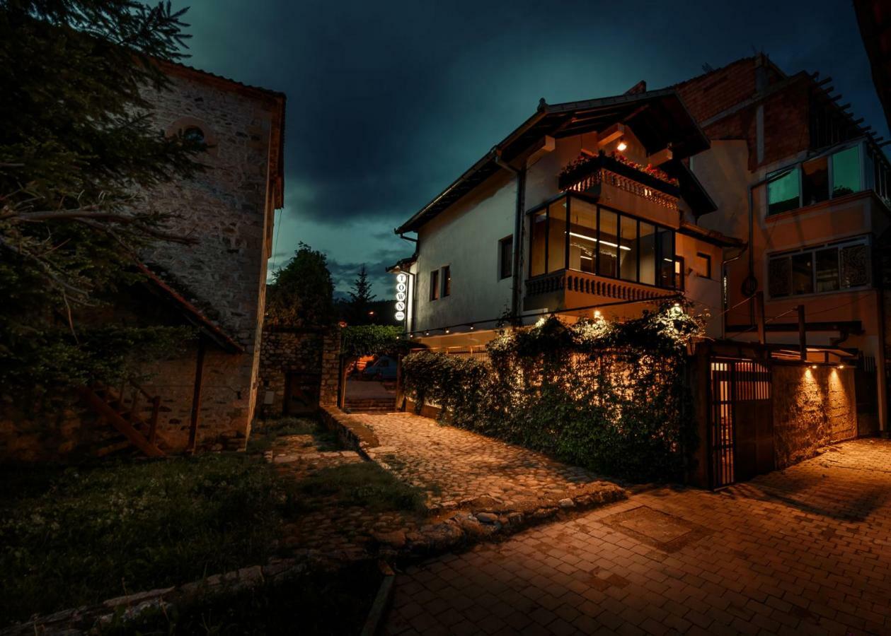 Town Hostel Peja Exteriör bild