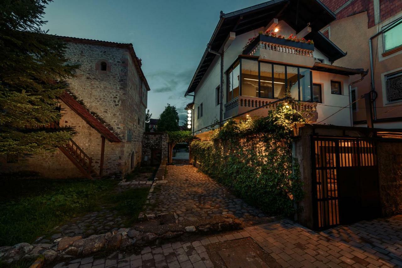 Town Hostel Peja Exteriör bild